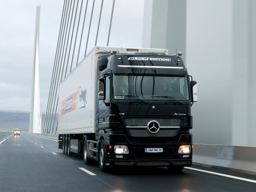  Mercedes-Benz Actros 1861 LS Black Edition 2004 года  (фото 4 из 8)